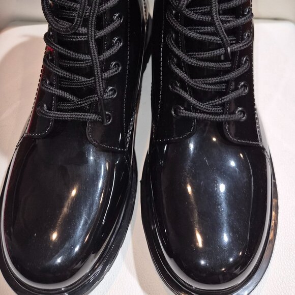 MICHAEL Michael Kors' Tavie - Picture 10 of 11